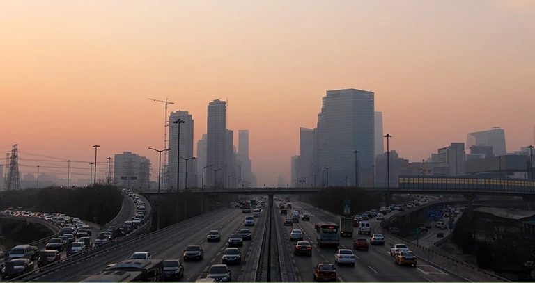 OMS alerta que 99% da população mundial respira ar poluído